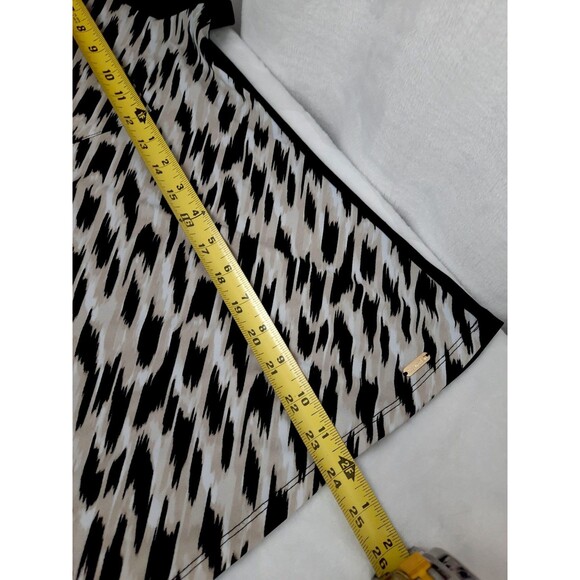 Calvin Klein Geometric Animal Print Short Sleeve Top - Picture 8 of 12